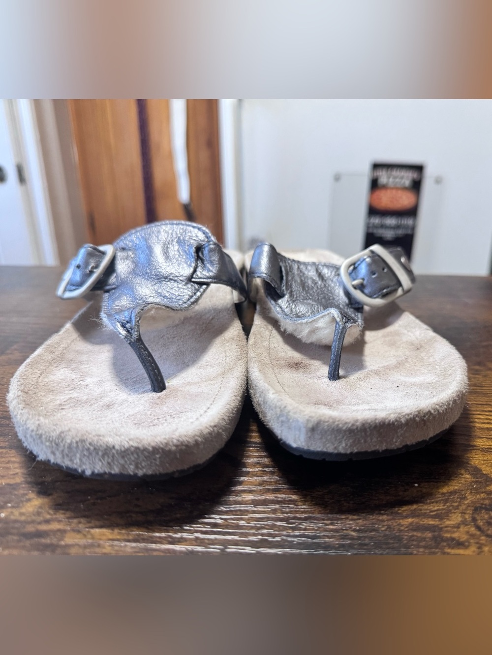 UGG Australia Metallic Gunmetal Leather & Sheepskin Thong Sandals Size 8 - Picture 2 of 11